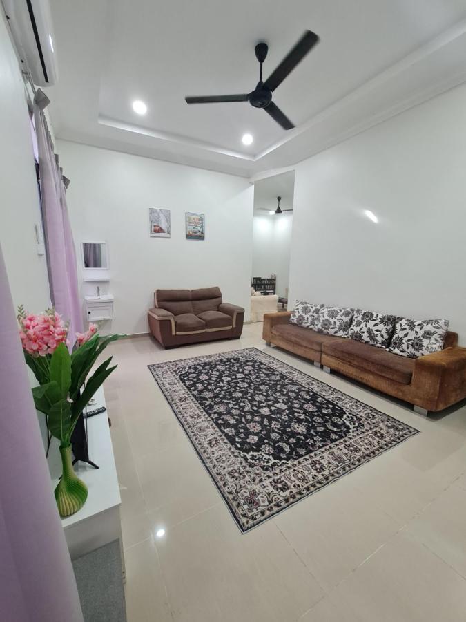 Olia Medina Kerteh 4 Bilik Homestay Chukai Exterior photo